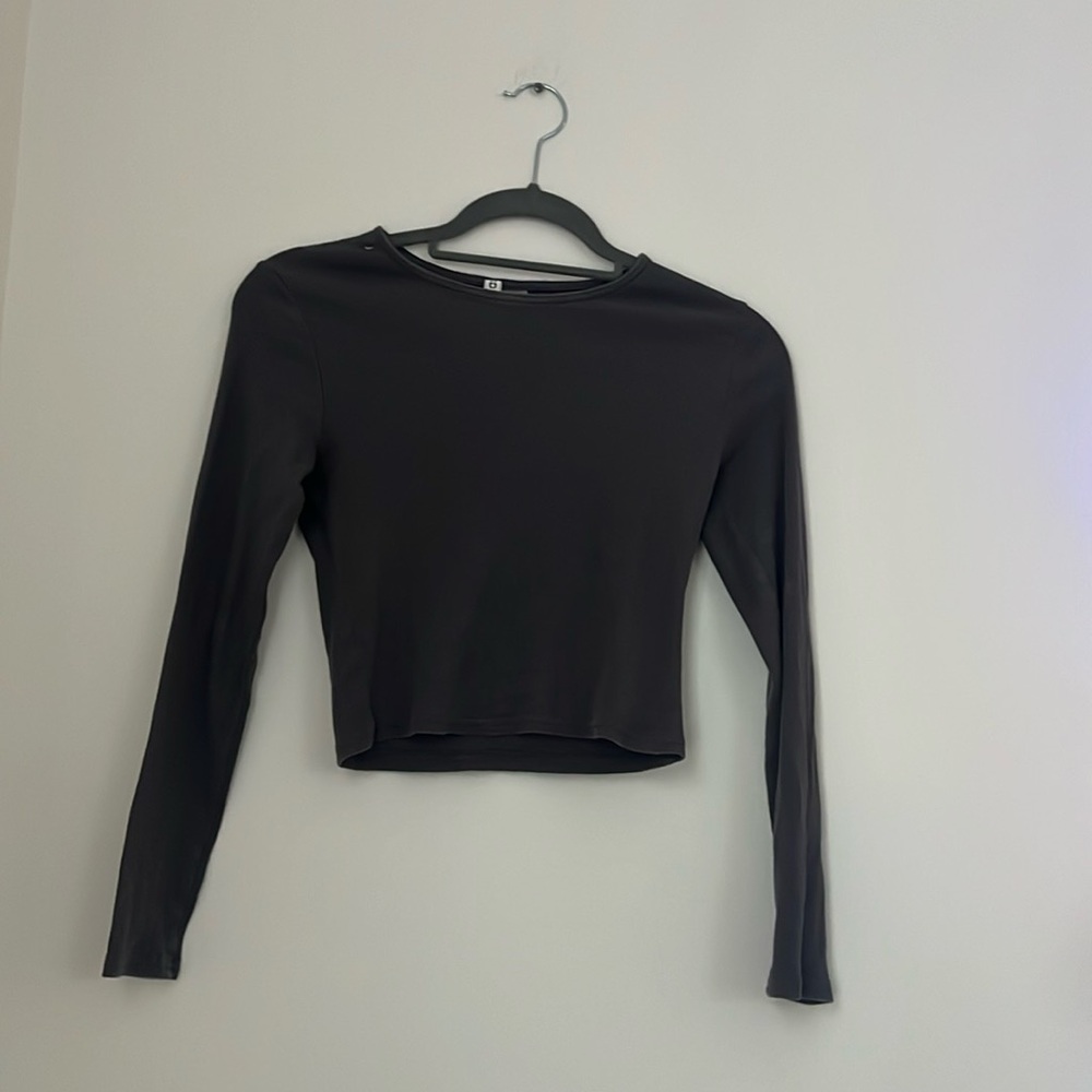 Long sleeves tight grey top basic